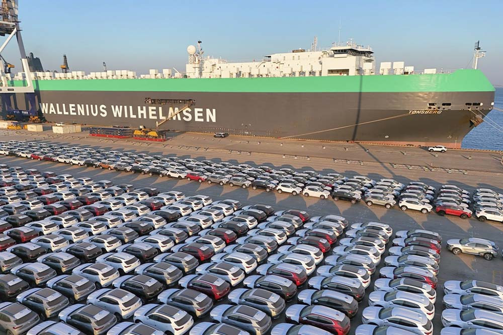 Chinese imports rise in October while exports fall for 6th straight month